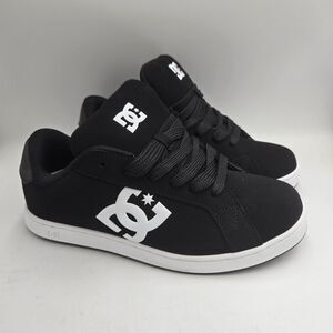 DC Striker 2 XL Mens Size 10 Black Suede Leather Skateboarding Shoes NWOT Skater